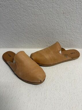 TOMS Tan Leather Cushioned Sole Slide Mules 8 woman’s